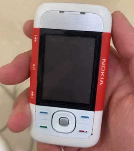 出诺基亚5300 去年买来 满足高中情怀 ...