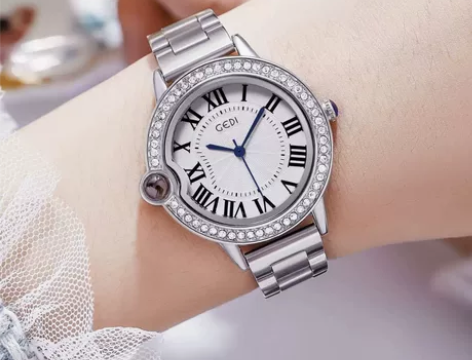 和女朋友分手了不要了包装盒子都在 女士镶钻...