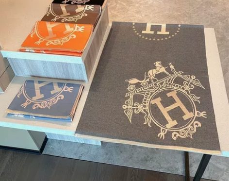 2022新款H家马车斜标秋冬保暖围巾女时尚...