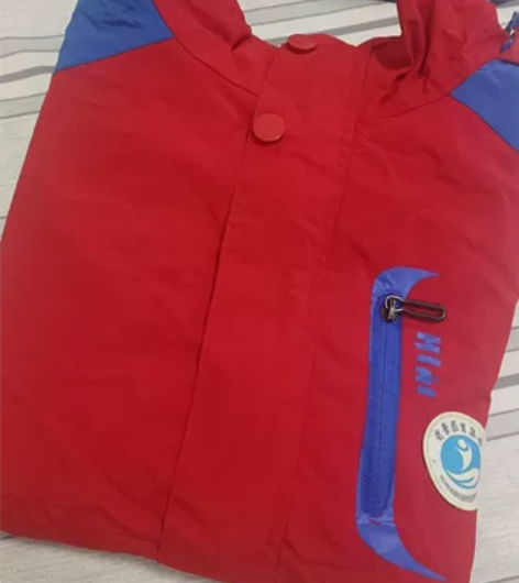 昆山花桥前景冬季校服一套，八层新。需要的小...