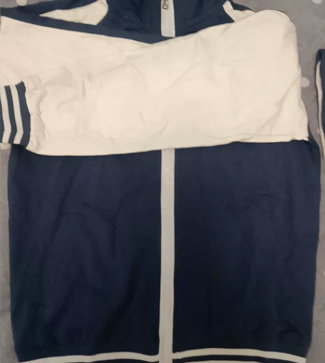 150校服一套，衣服没有穿过，裤子穿了一次...