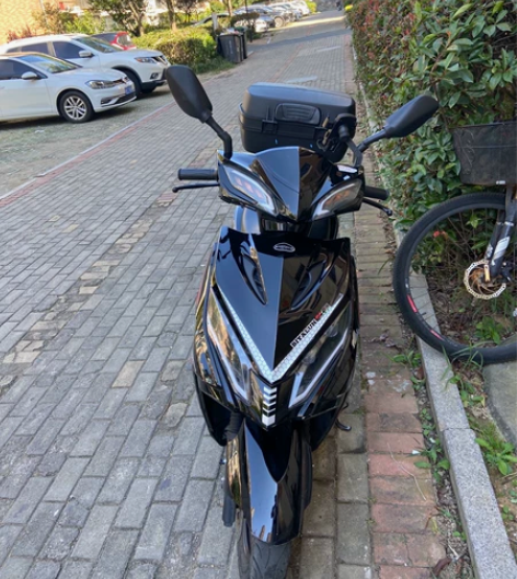 出售2022年的踏板摩托车,3月份的车,买...