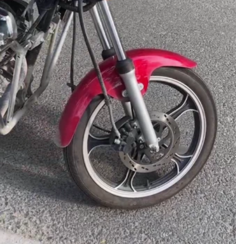 铃木150，22年3月份上牌，证件保险齐全...