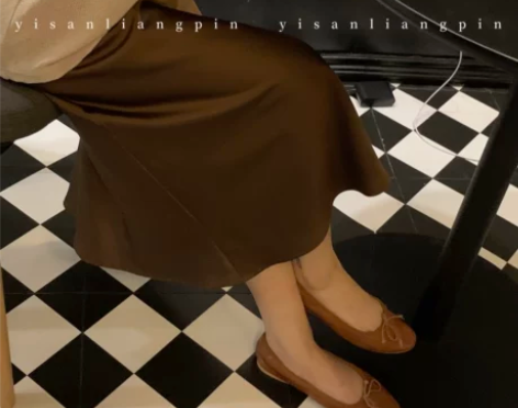 丝滑裙～2022秋款气质修身高腰缎面包臀半...