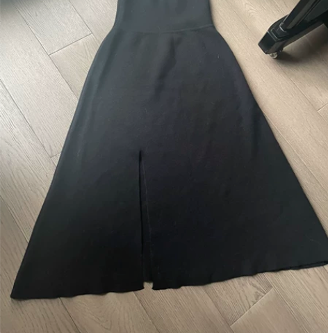 韩国东大门代购针织前开叉中裙 感兴趣的话点...