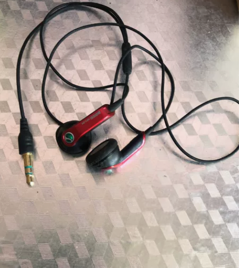 索尼爱立信短线耳机 感兴趣的话点“我想要”...