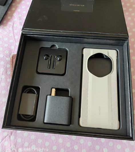 荣耀magic3至臻版盒子配件，配件全新未...