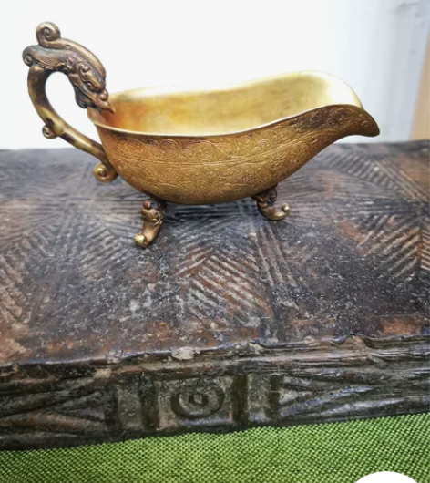 元,铜鎏金螭龙酒杯,錾刻工艺一流 感兴趣的...