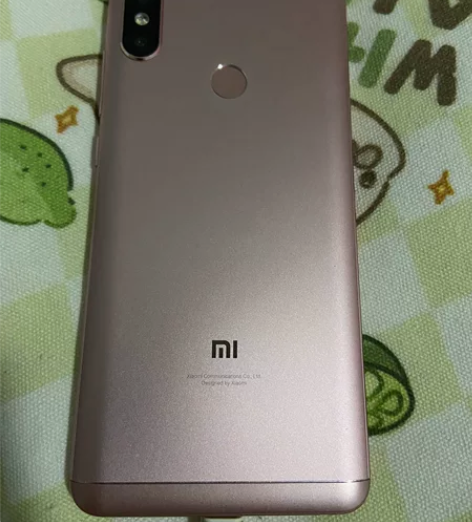 出闲置红米note5，保护的很好，除电池旧...