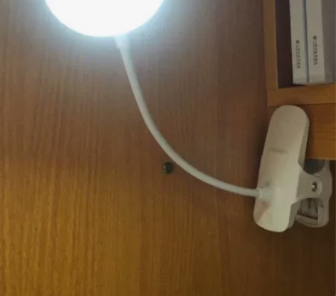 【全新包邮】亏本甩卖可自由弯曲夹子LED台...