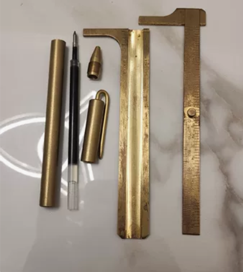 铜币和铜卡尺，摆件，艺术品。 感兴趣的话点...