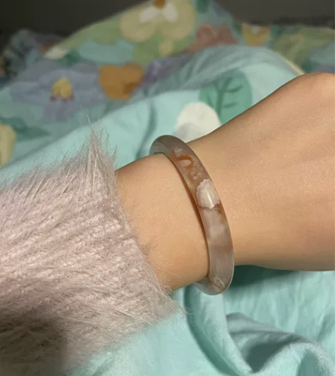 樱花玛瑙镯，55+正圈，宽10左右，记不太...