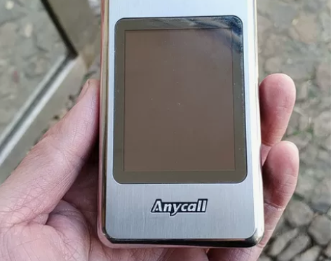 三星W699手机 开机密码忘记了，60元包邮