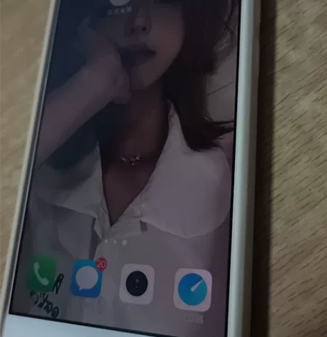 VivoX7可以玩王者吃鸡，百元备用机，下...