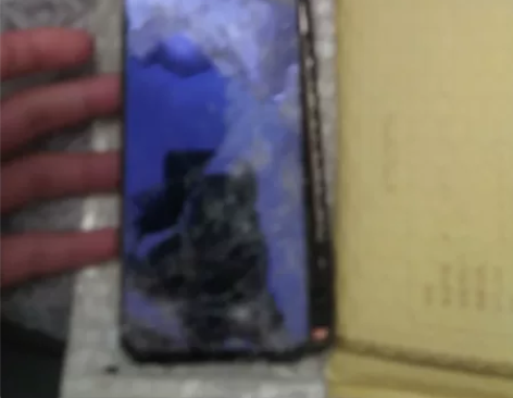 黑鲨3s8+256G主板什么都是好的被车压...