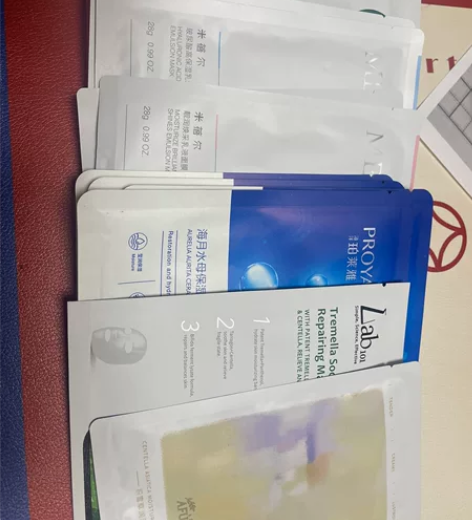 闲置面膜共12片   日期都是24年-25...