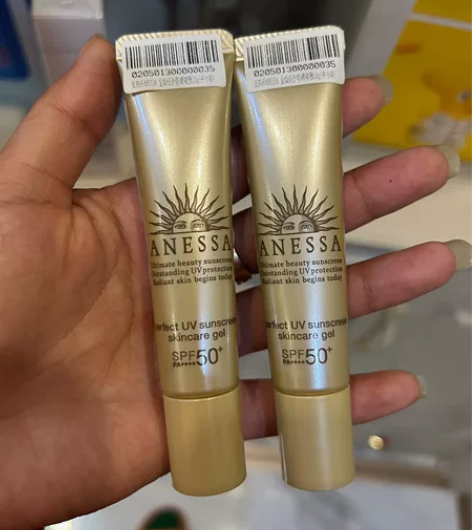 安耐晒防晒，李佳琦直播买的 送的15克的，...