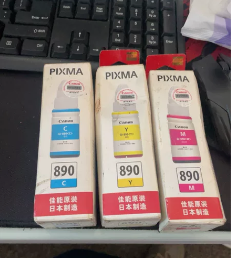 佳能原装墨水，三个色，包装不怎么好了 感兴...