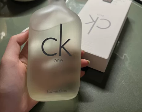 ck 香水，200ml，有原盒，没有喷过几...