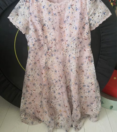 碎花连衣裙，面料舒适，花色特别衬托肤色，田...