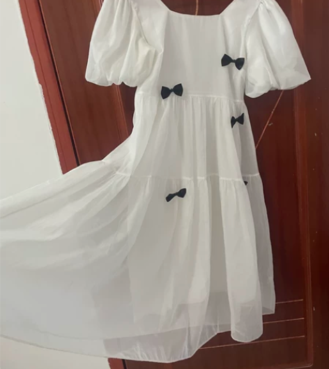 纯白甜美小裙子 穿上到膝盖下  买回来穿过...