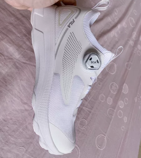 全新的斐乐女运动鞋买大了，闲置转让 买的偏...