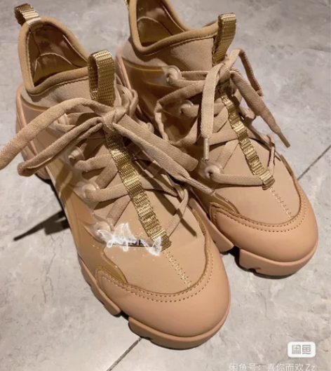 D家裸色高端定制运动鞋闲置  穿过一两次 ...