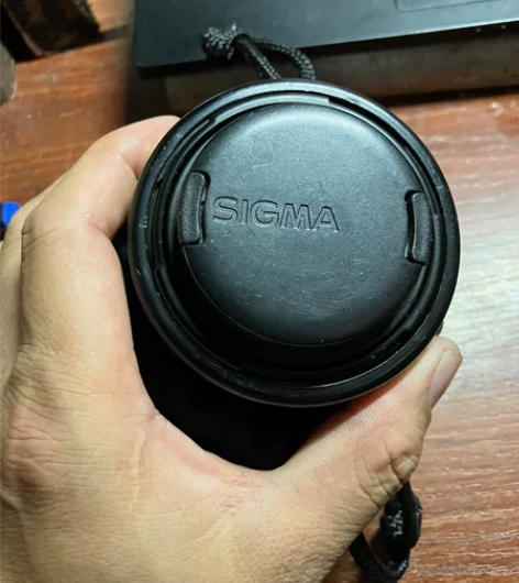 SIGMA镜头一个。外表完好无磕碰。不知好...