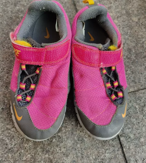 耐克网面运动鞋 9新 内长19.5cm