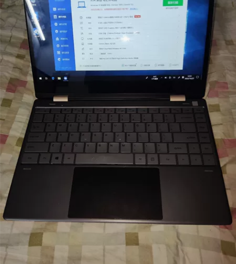 yoga轻薄本，支持360度翻转，屏幕带触...