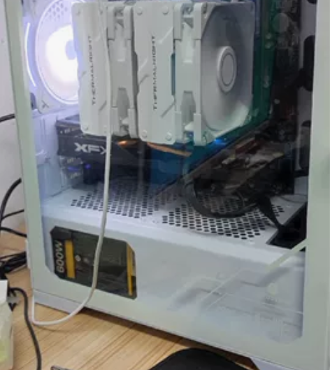 机箱 玩家绝尘，轻微使用，配件齐全，包邮不...