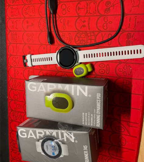 Garmin佳明Forerunner 74...