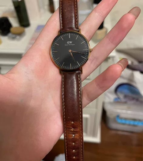 DW手表，真皮表带 感兴趣的话点“我想要”...