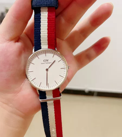 出售一块自戴的DW手表?? 表带有点瑕疵 ...