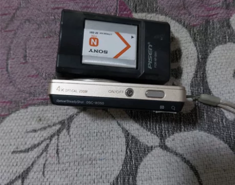 索尼W350数码相机,带充电器,无内存卡,...