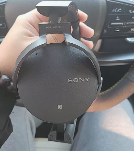 索尼降噪耳机蓝牙版 9成新没有任何暗病，闲...