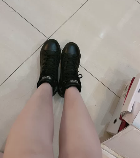 加绒高帮帆布鞋，40码，包邮 感兴趣的话点...