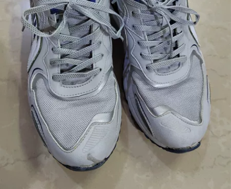出售：李宁男运动鞋44码 闲趣放着 新旧实...