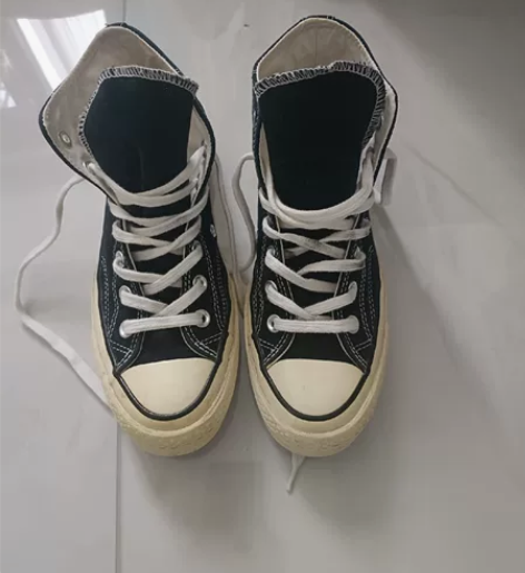 匡威帆布鞋，皮质的，经典版，37号，23....