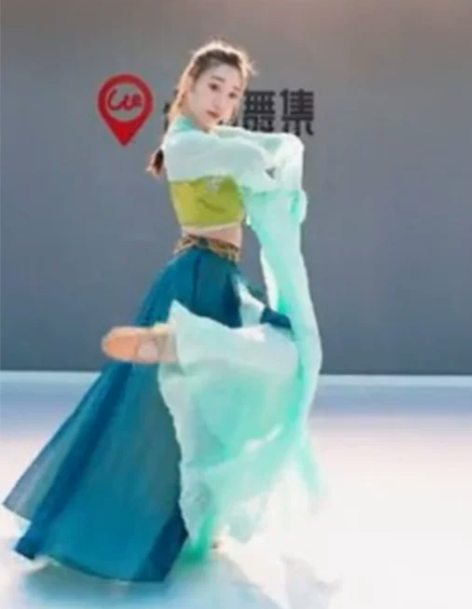 古典舞蹈服女水袖舞演出服装古风飘逸长裙成
