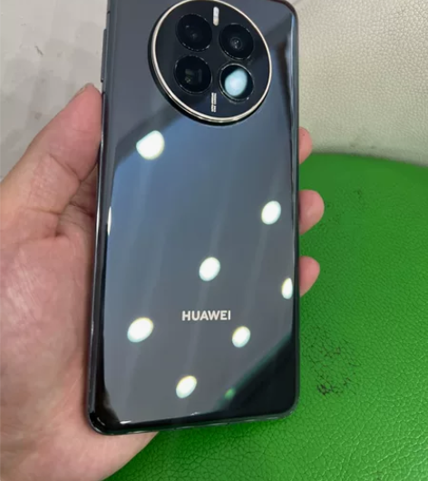 用了十多天,华为Mate50 8+256...