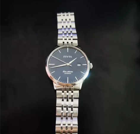 商场专柜购买一年,没怎么带过,几乎全新。包...