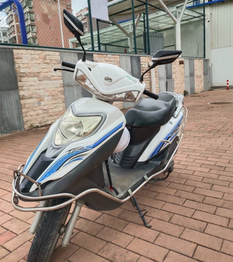 便宜出只2018年九成新力帆女装摩托（手续...