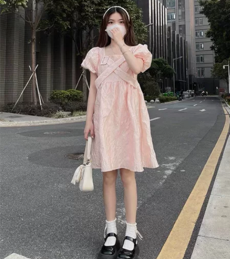 粉色甜美浮雕提花公主连衣裙夏泡泡袖可爱法式...