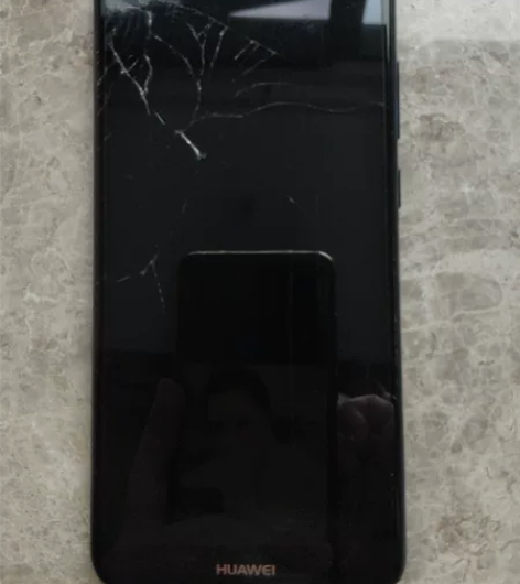 华为荣耀畅享8e 自用未拆修，之前因屏摔碎...