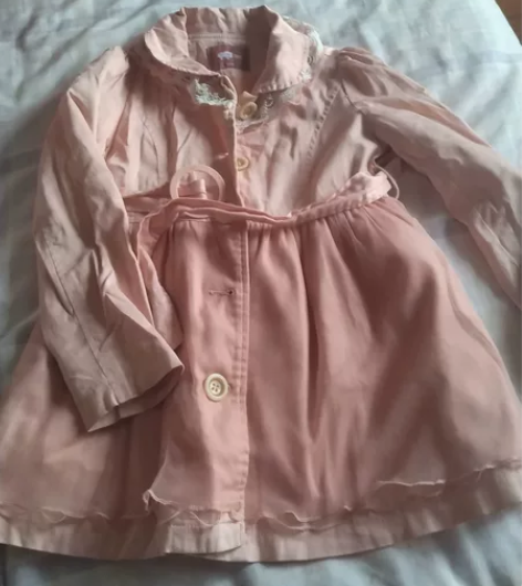 海贝女童风衣，公主风，可以做裙子穿，很漂亮...