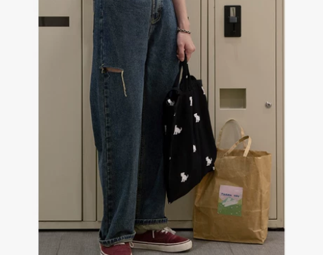 奶兔星球-自制 复古小红标破洞牛仔裤女宽松...