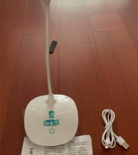 凯米熊的护眼灯，买学习桌椅送的，全新未用，...