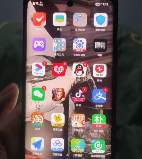 荣耀50 8+256除开充电孔有掉漆其他全...