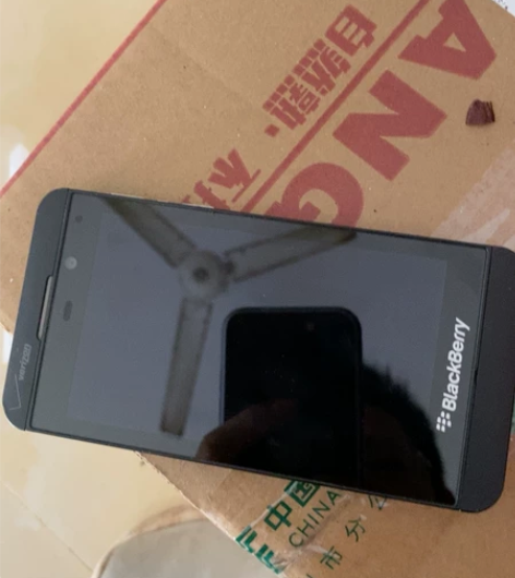 黑莓z10手机古董货正常功能单机器 感兴趣...